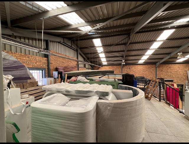 410M² WAREHOUSE TO LET IN STRIJDOMPARK